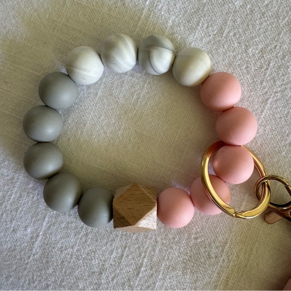 Boutique, wristlet keychain wallet - Picture 2 of 5